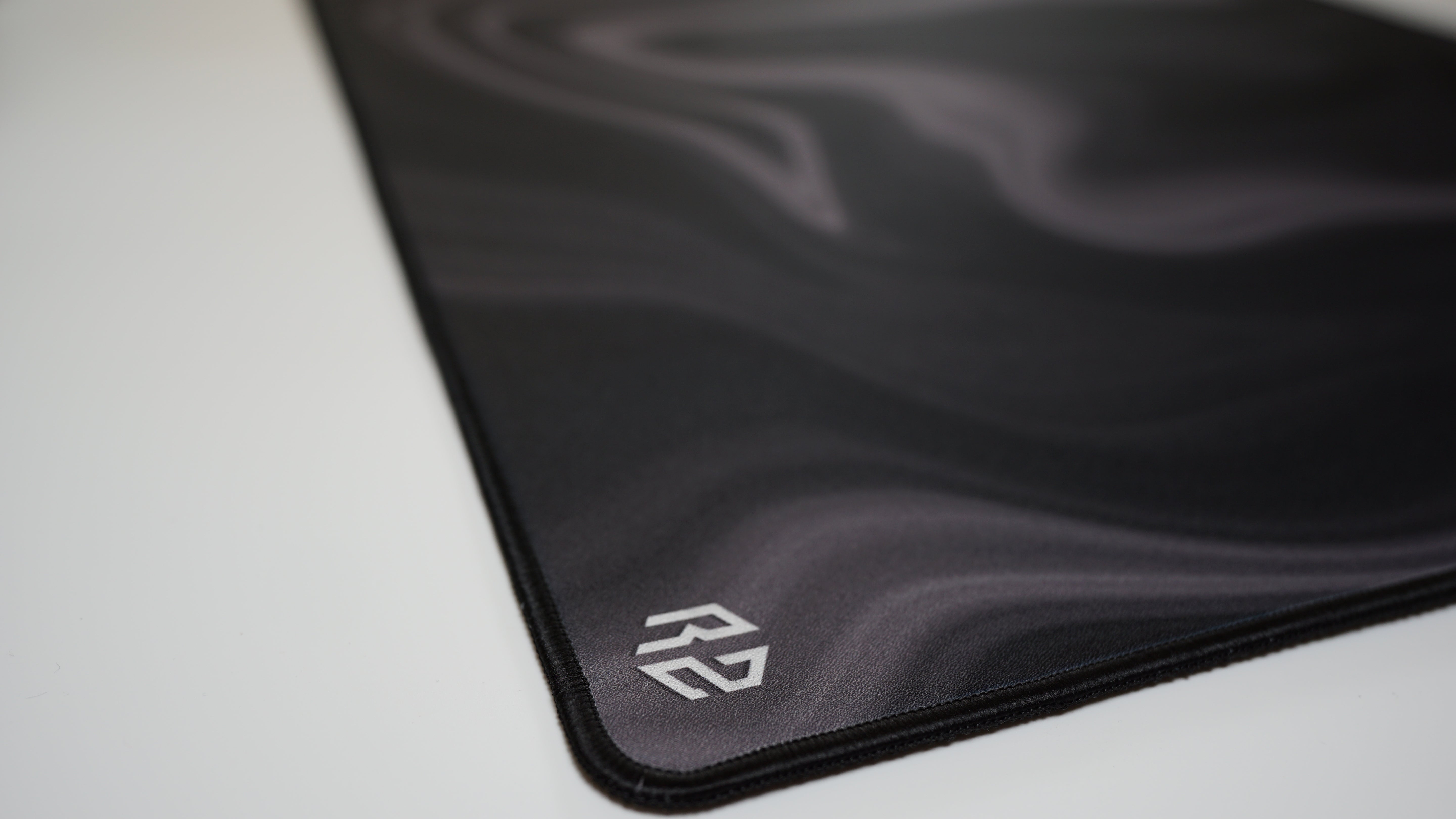 RZ Mousepad Liquid Black - Speed